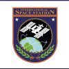 Bandiera della Stazione Spaziale Internazionale con simboli distintivi delle agenzie spaziali internazionali