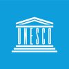 Bandiera ufficiale dell'UNESCO con logo su sfondo blu